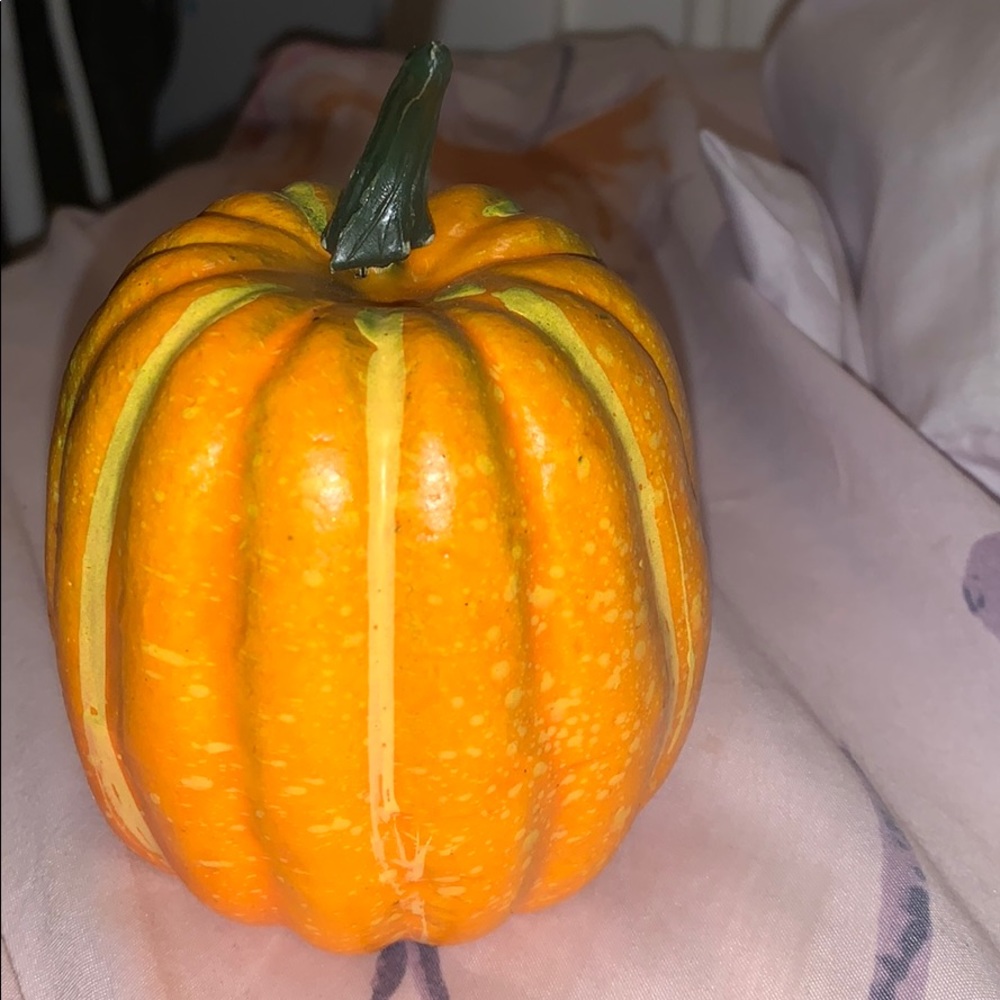 Fake pumpkins - Picture 2 of 3